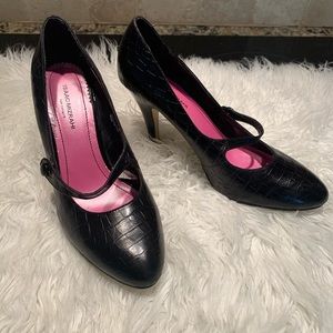Black Issac Mizrahi Mary Jane high heel stiletto
